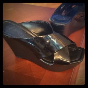 Jessica Simpson Platform wedge black patent